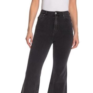 ‼️SOLD‼️ Rolla’s East Coast Crop Flare Jeans